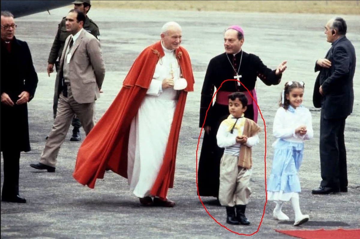 La Iglesia quiere localizar al “gauchito” melense que acompañó a Juan Pablo II en 1988