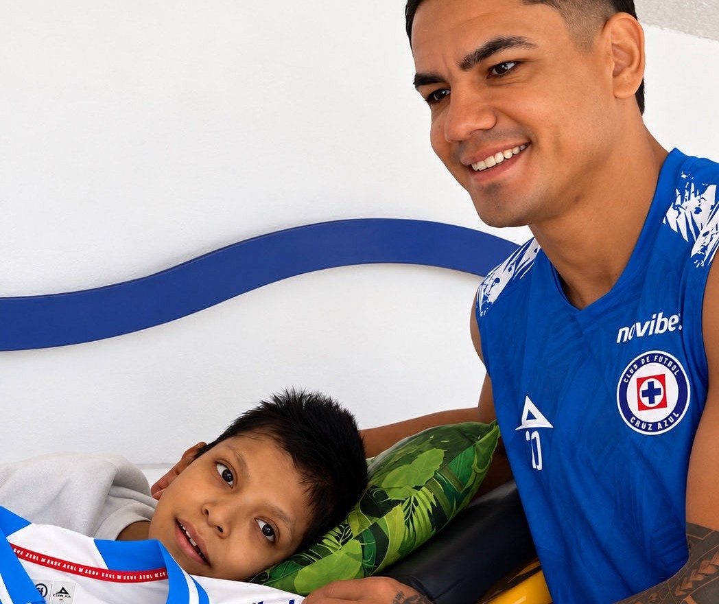 La promesa cumplida del Toro Fernández a un hincha de Cruz Azul en cuidados paliativos