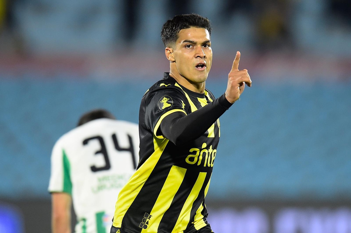 Clausura: Peñarol le ganó a Racing 1-0 con un gol sobre la hora en el Estadio Centenario