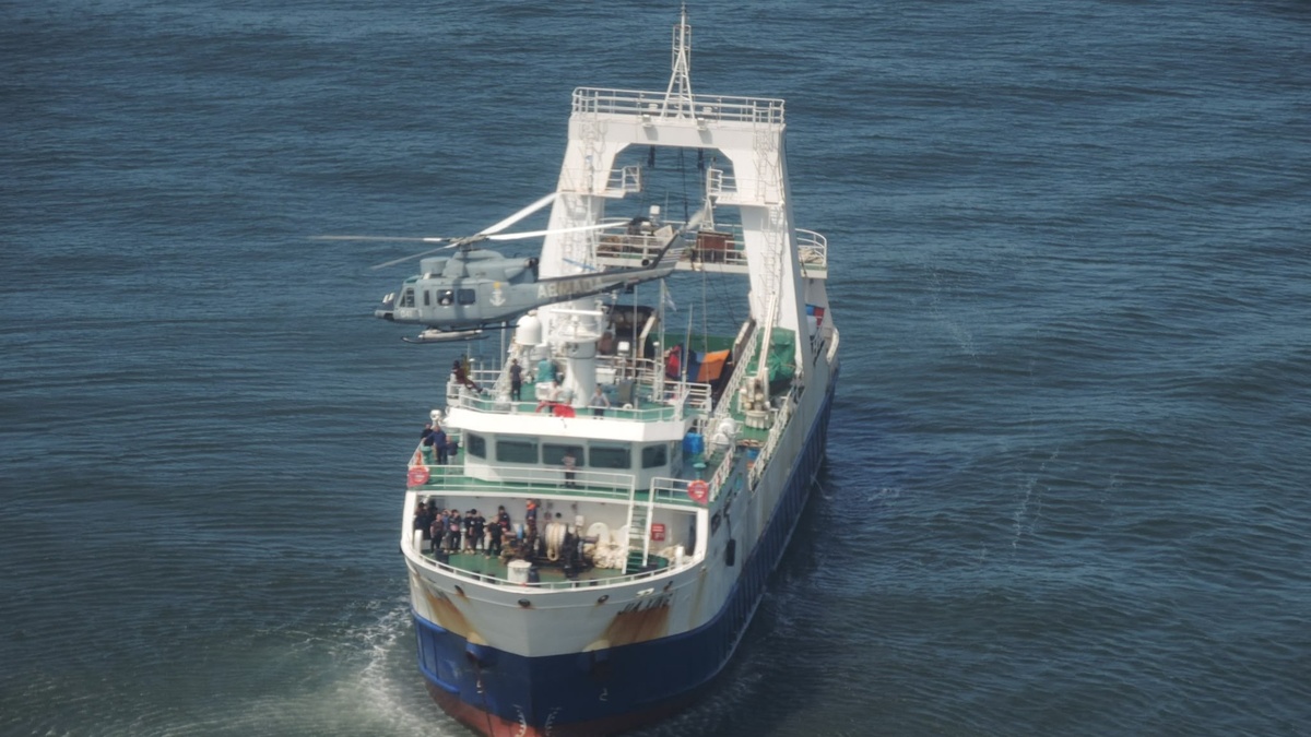 La Armada trasladó a un ciudadano chino que sufrió un ACV en un buque pesquero