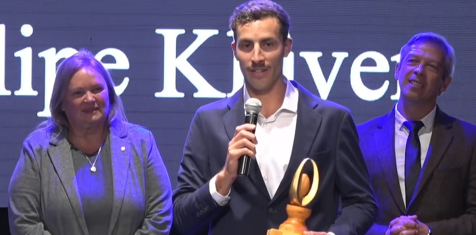 El remero Felipe Klüver fue premiado con el Charrúa de Oro del período 2025-2026