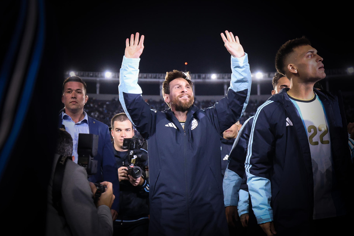 Messi: sponsor del show de drones se llevó una silbatina por su excesivo protagonismo