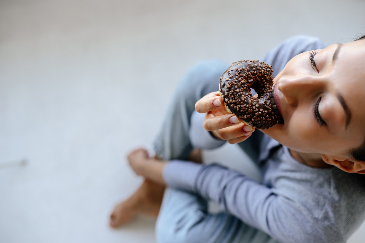 Comer mucho dulce puede empeorar el daño que los antibióticos hacen a la flora intestinal