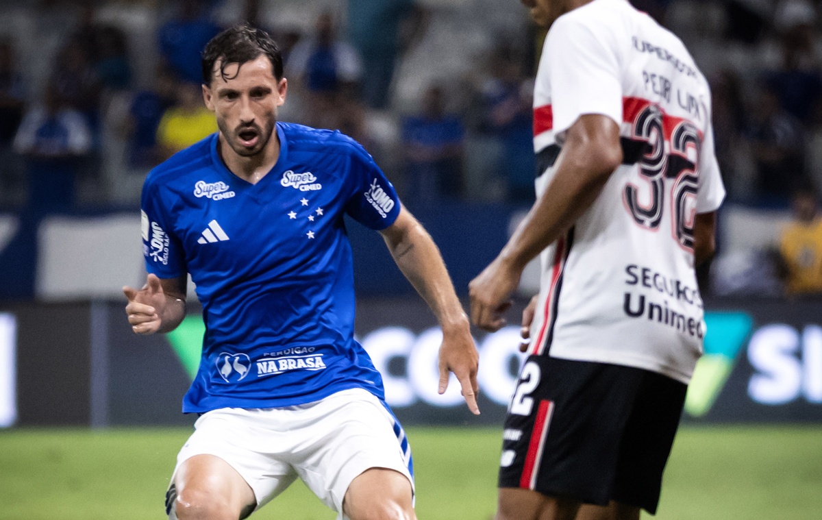Matías Viña debutó en Cruzeiro, luego de casi cuatro meses sin jugar partidos oficiales