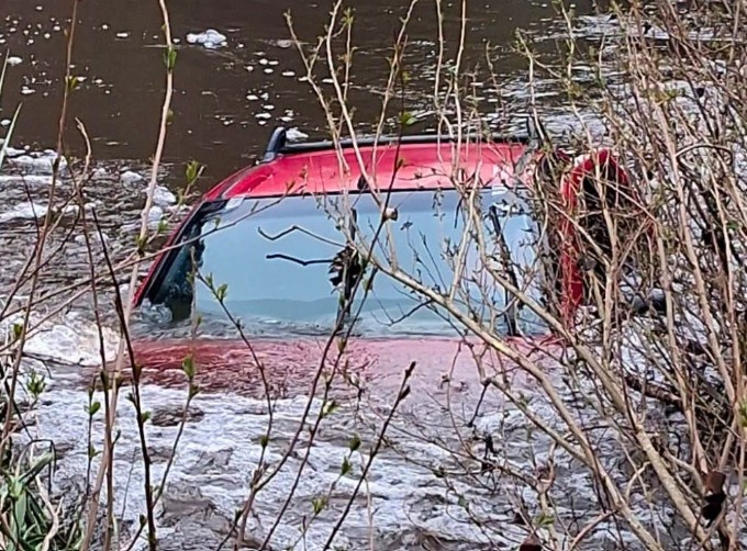 Encontraron muerto, a pocos metros de su auto, a joven de 21 años en un arroyo de Cardona