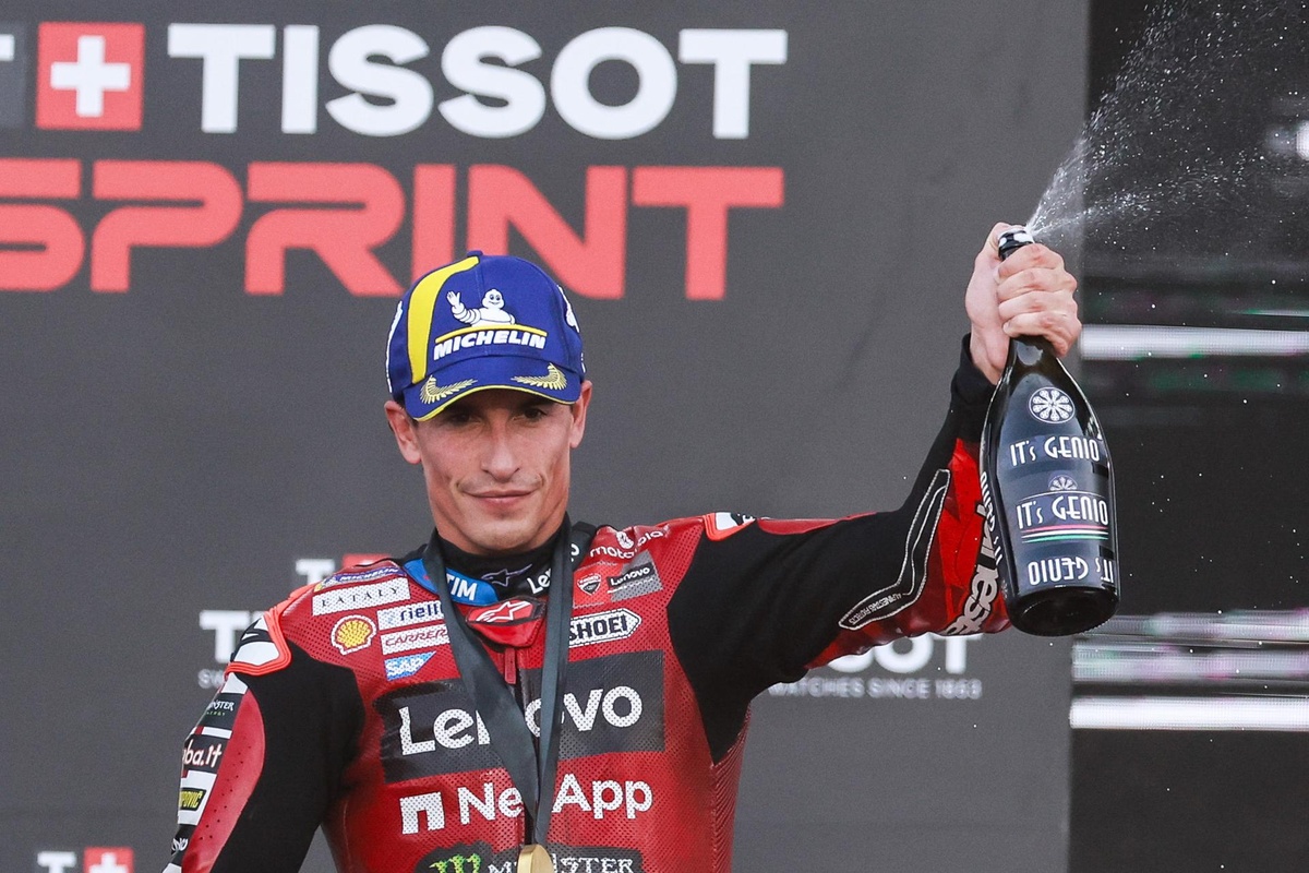 MotoGP: Marc Márquez nuevo líder al ganar la sprint en Indonesia. Raúl Fernández hizo pole