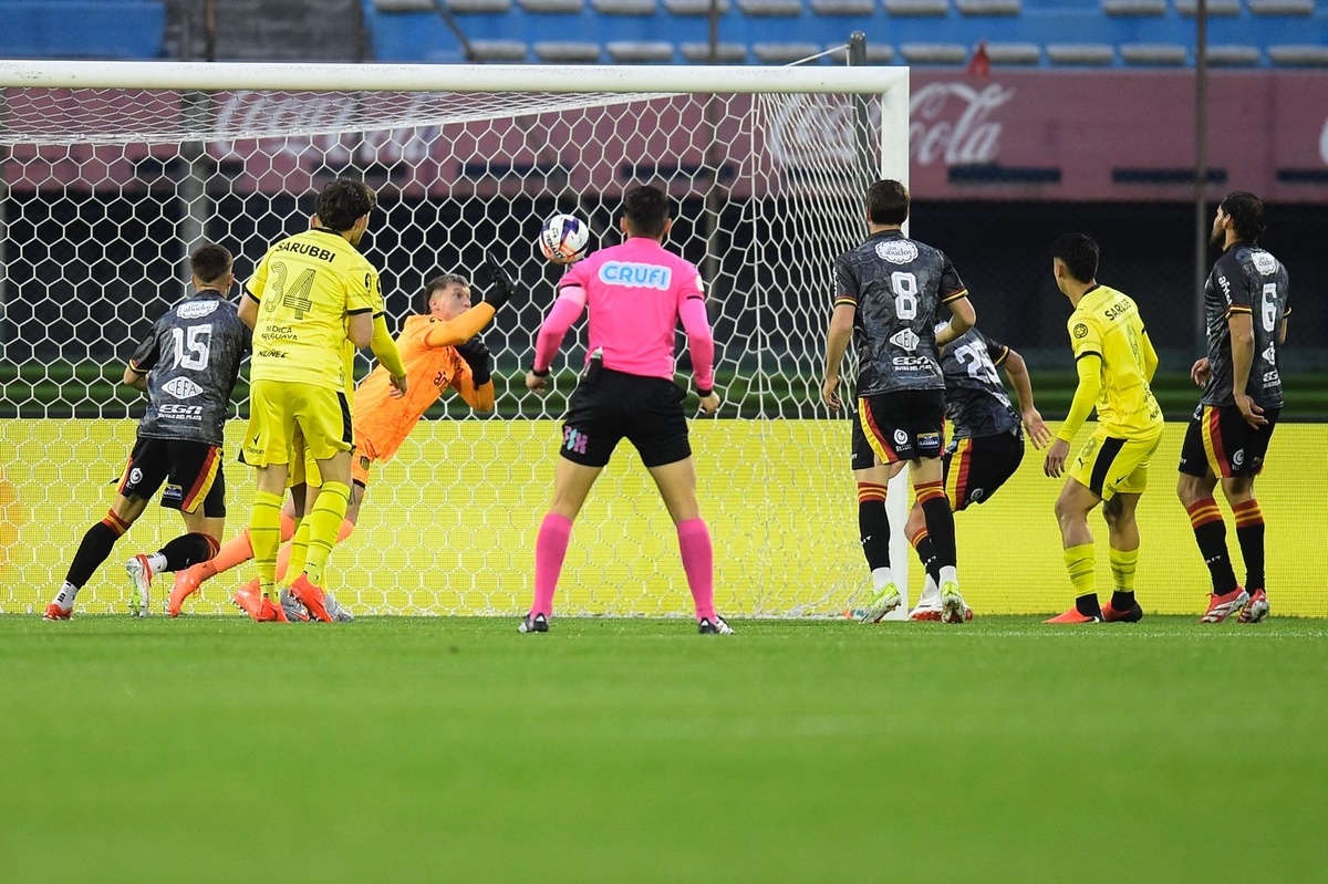 Clausura: Progreso está derrotando 1-0 a Peñarol en el Estadio Centenario