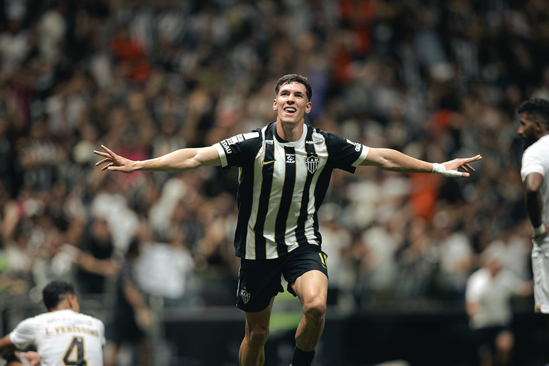 Brasil: Borbas marcó un golazo de chilena para el triunfo agónico de Atlético Mineiro
