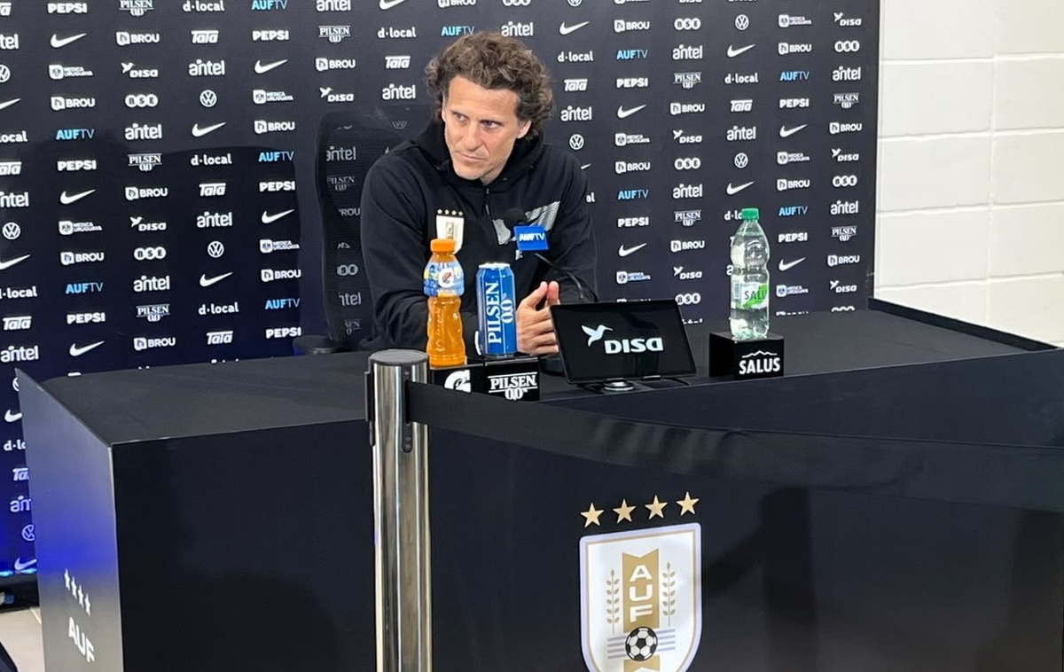 Diego Forlán, la gira por Asia y los llamados a Muslera y Suárez, con quienes quiso contar