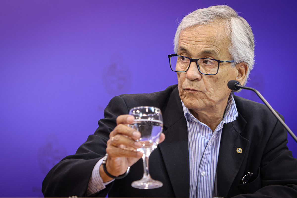 Cámara de Diputados aprobó interpelar al ministro Castillo por “conflictividad laboral”