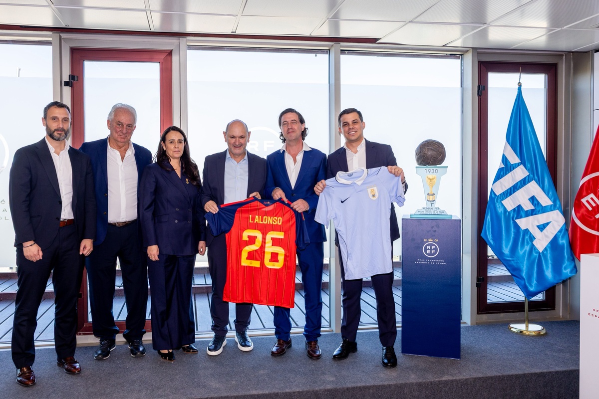 La AUF firmó acuerdo de colaboración con la Real Federación Española de Fútbol