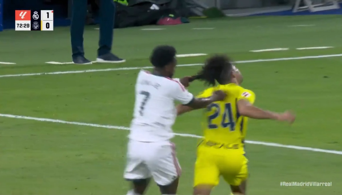 Suspendieron a Vinícius por cinchar el pelo a rival y se perderá el clásico con Barcelona