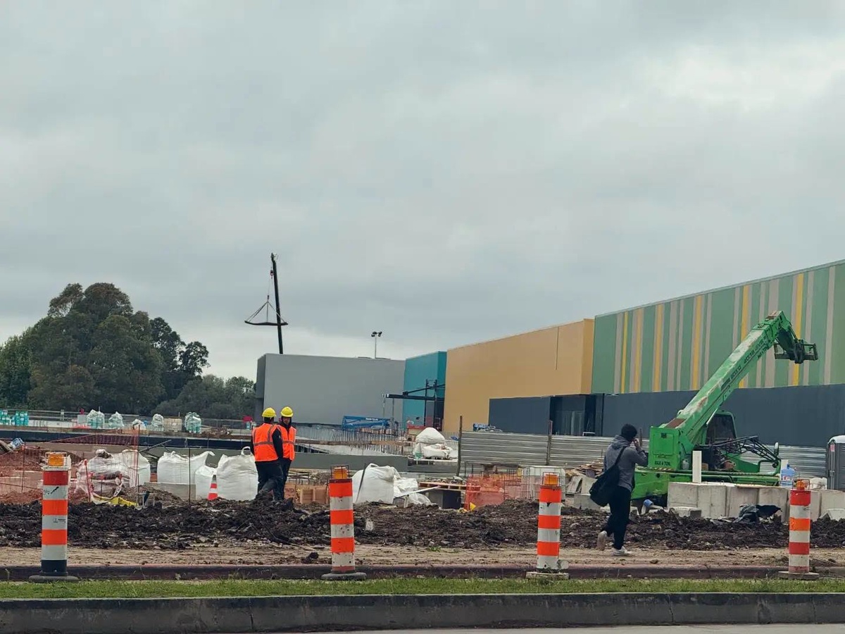 Va queriendo: demolición de muro permite ver avance de la obra del shopping de Sayago