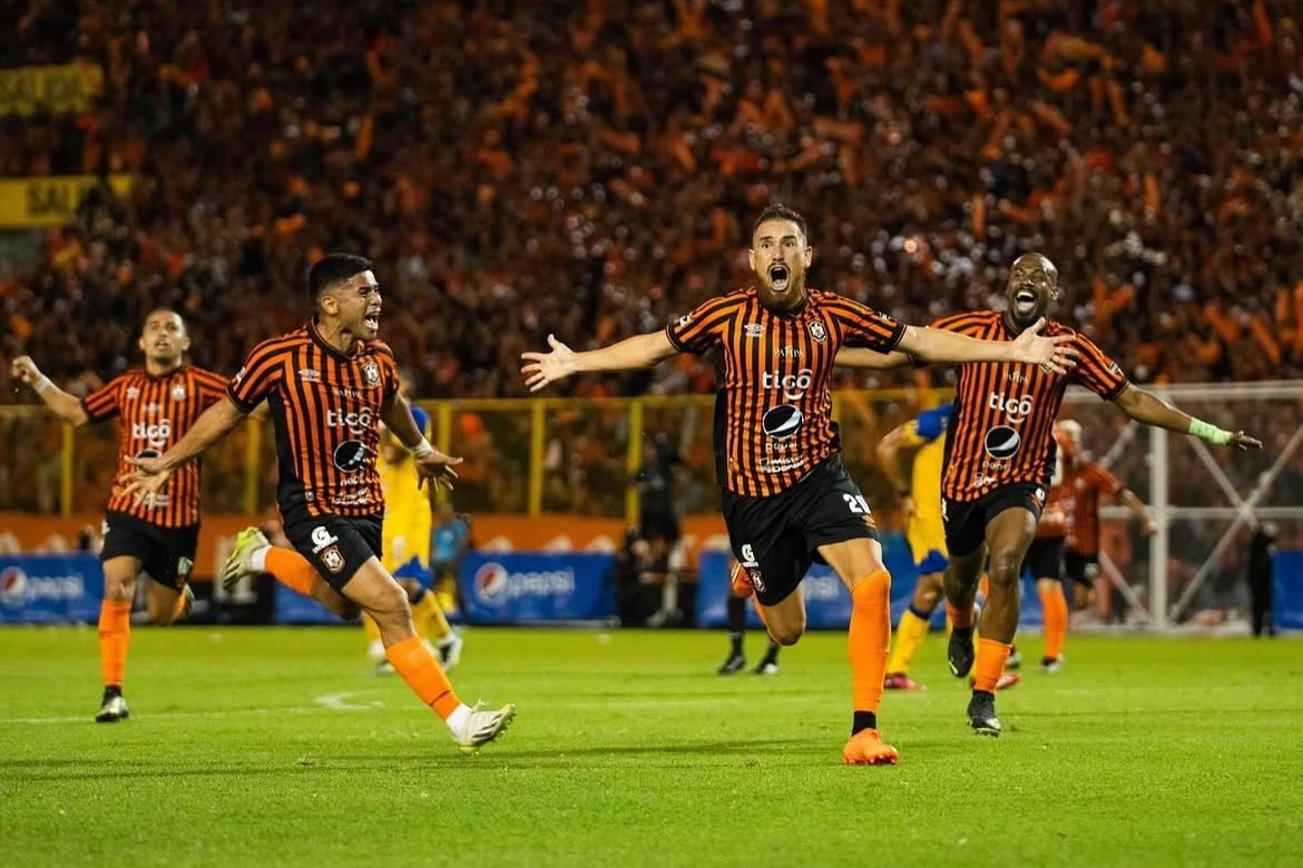 Carlos Pimienta, el uruguayo que jugó en un país paradisíaco donde “nadie” mira fútbol