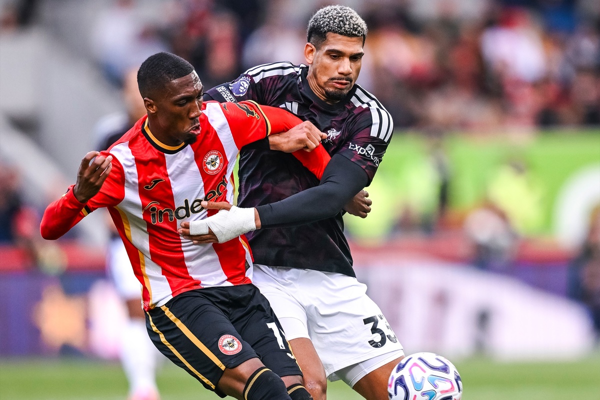 Premier: Ronald Araujo jugó en la victoria de Liverpool. Manchester City ganó y lidera