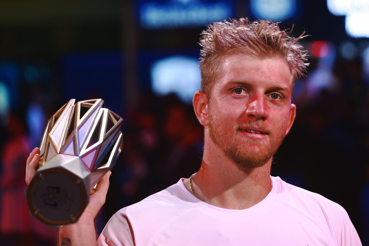 Tenis: Davidovich conquistó el Masters 1000 de Shanghái con remontada épica ante Jódar