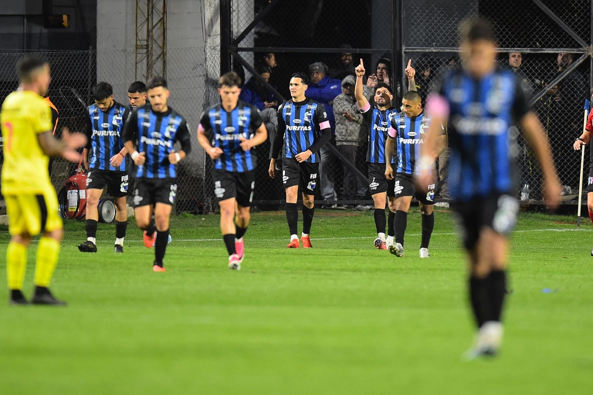 Clausura: Liverpool le ganó a Peñarol 1-0 en el Parque Viera y lidera en solitario