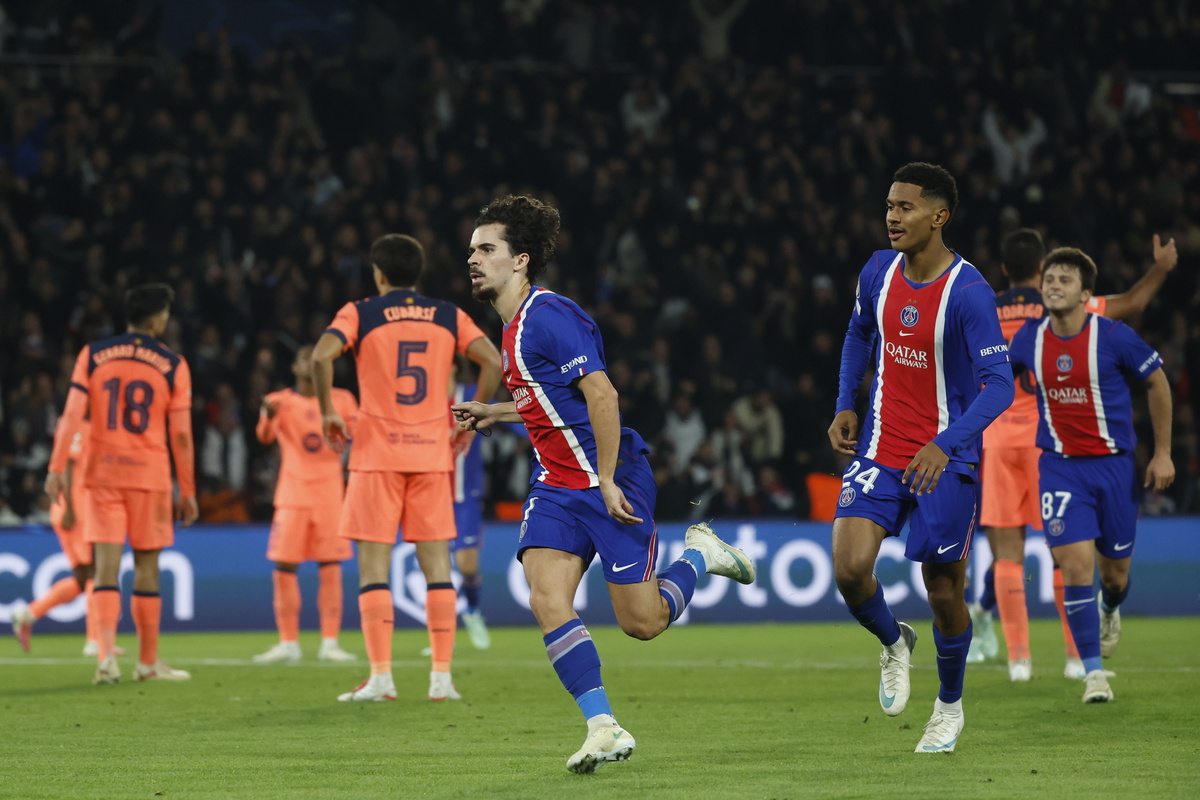 Champions League: PSG venció 4-2 al Barcelona; Napoli, de Mathías Olivera, ganó de local
