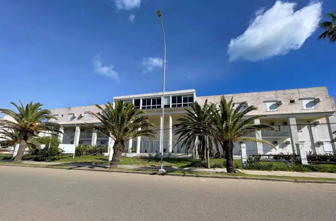 Un trozo de historia: se vende en remate judicial histórico hotel de la costa de Rocha