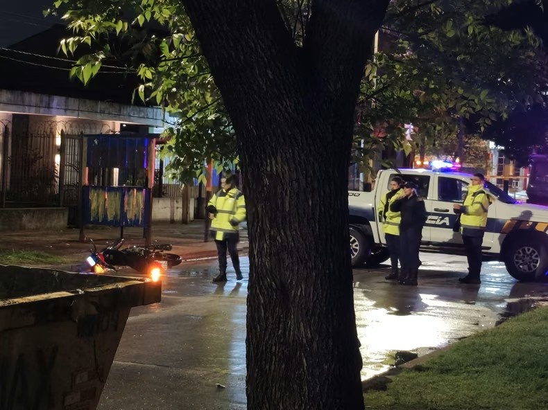 Dos hombres cubanos murieron tras chocar con su moto contra una volqueta en Las Acacias