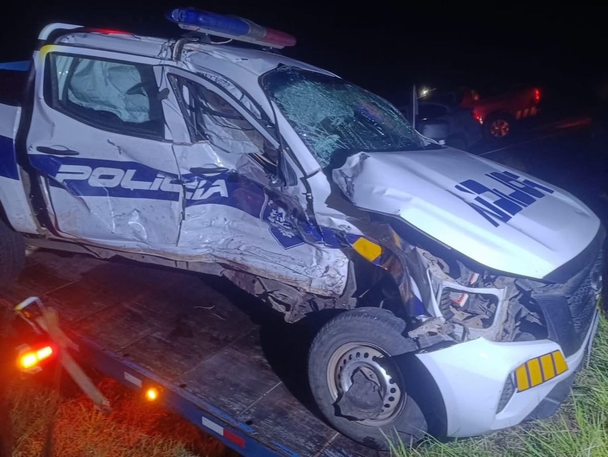 Robó un auto en Bella Unión y embistió un control policial en Salto: quedó internado