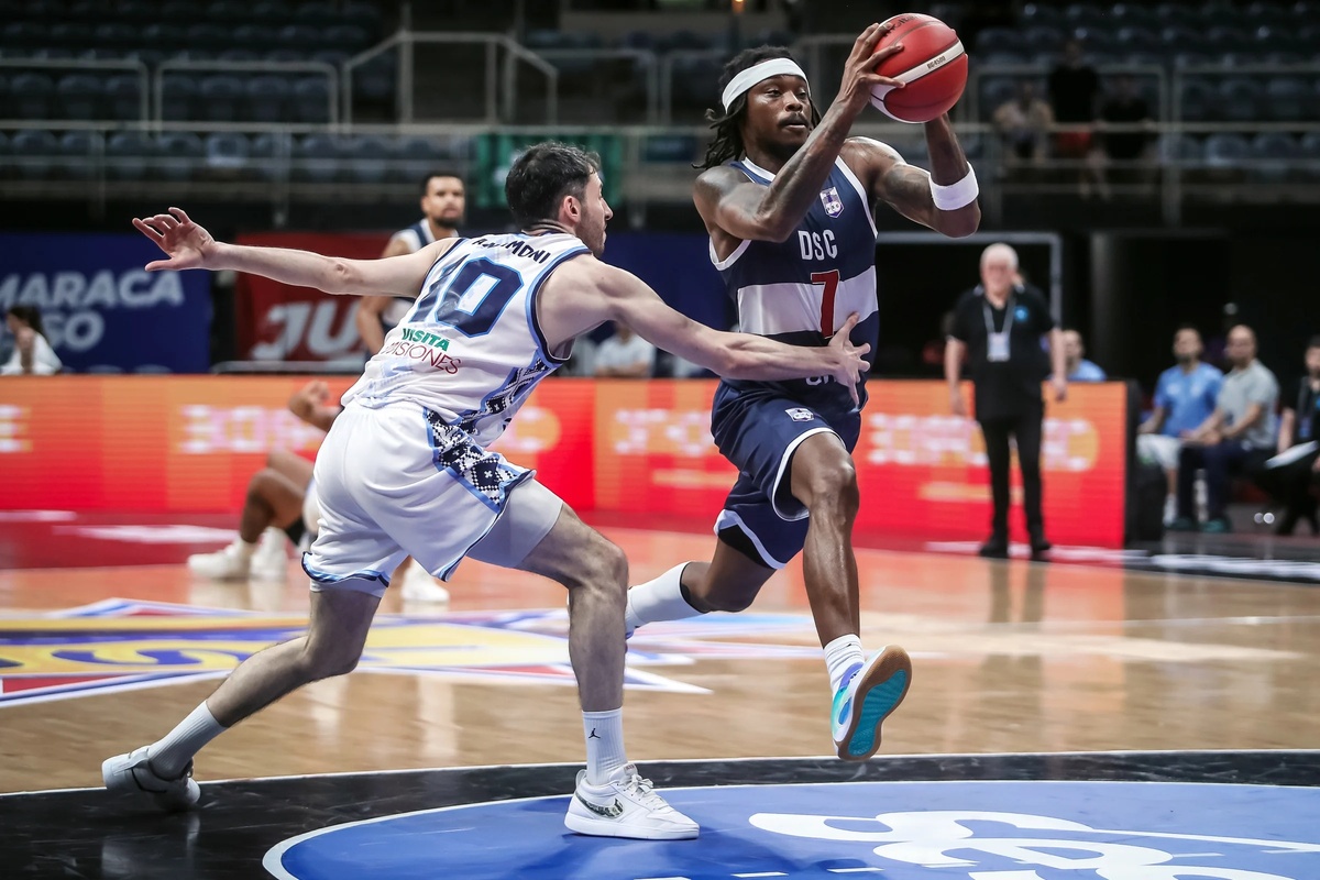 Liga Sudamericana de básquet: Defensor Sporting debutó con remontada y triunfo