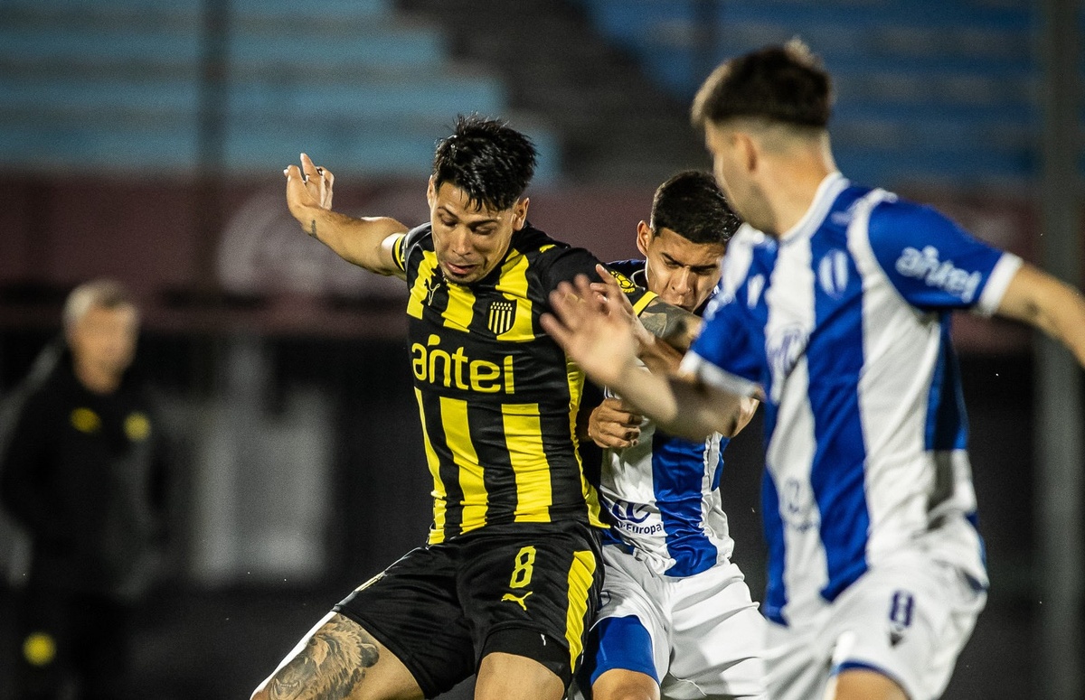 Clausura: Peñarol y Juventud están empatando sin goles en el Estadio Centenario