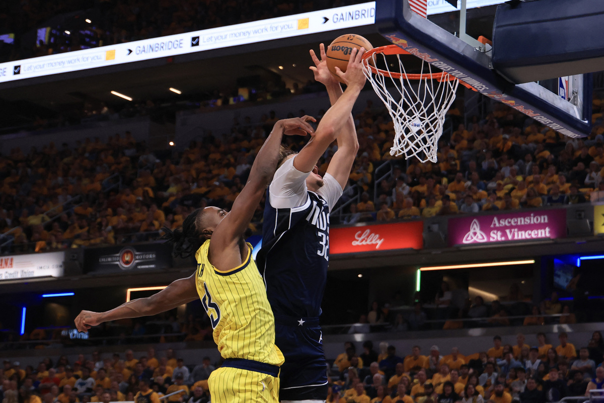 NBA: lío en Pacers-Mavs tras dura falta, Knicks volvió a perder y Lakers ganó el clásico