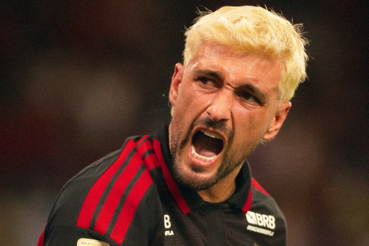 De Arrascaeta anotó para Flamengo, que venció al Atlético Mineiro y quedó primero