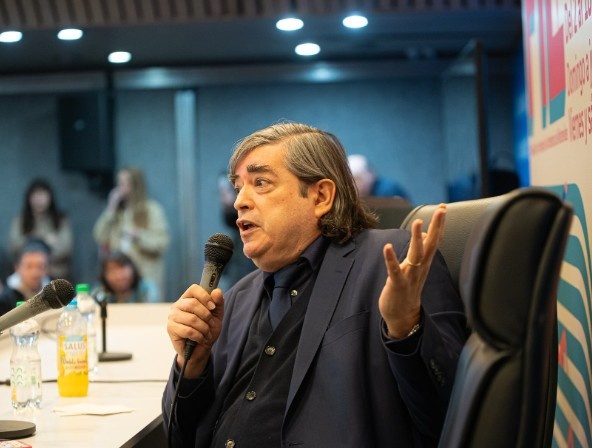 “Una mujer dijo: tanta gente para ver un facho”: Jaime Bayly narró sus horas en Montevideo