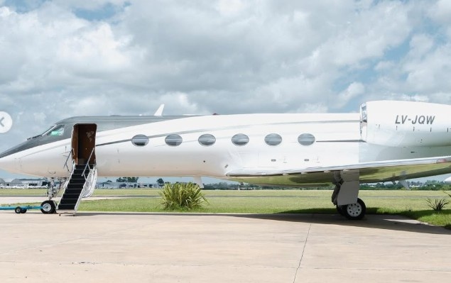 Cómo es el avión privado que esperaba a Flávio Bolsonaro en Argentina, según un piloto