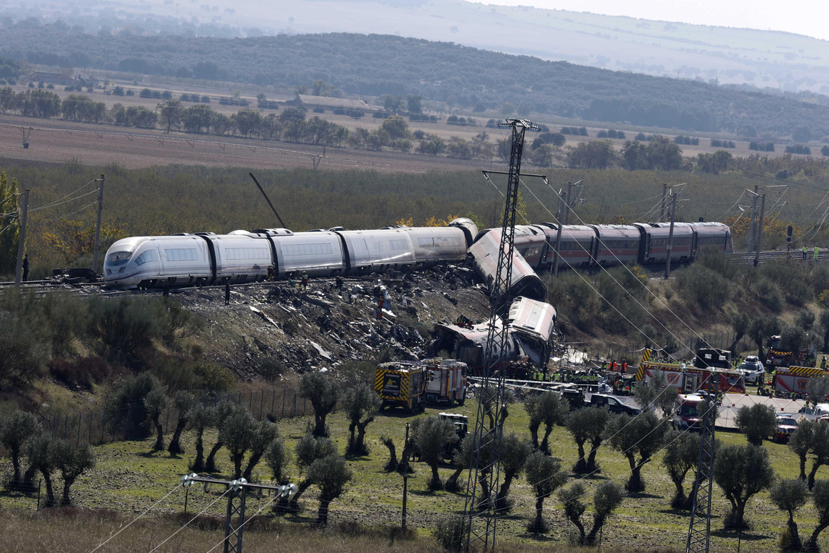 Las tres hipótesis de un maquinista sobre las causas del choque de trenes en España
