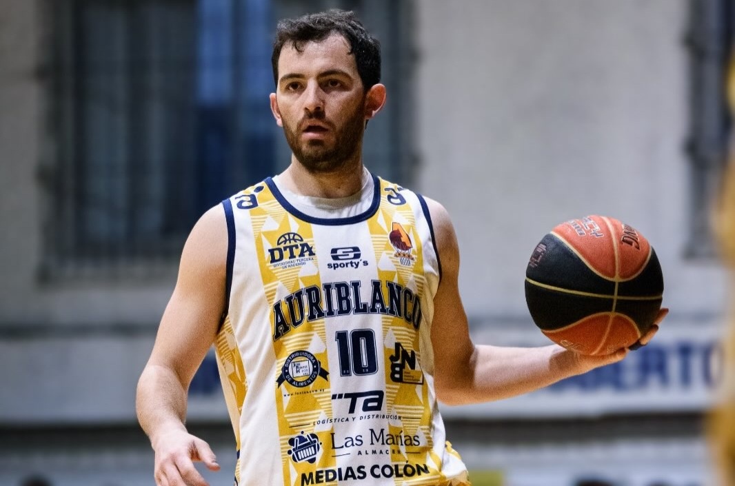 Básquet: ganaron Auriblanco y Defensores por la DTA, que sigue hoy con cuatro partidos