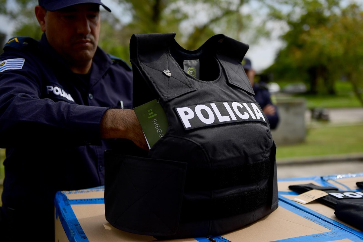 Ministerio del Interior entregó chalecos adaptados a las funcionarias policiales: cómo son