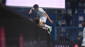 Juega por derecha
