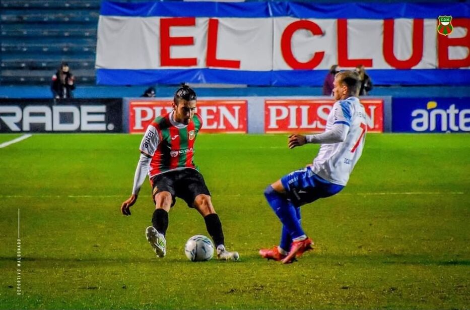 Guzmán Díaz jugando en Deportivo Maldonado contra Nacional. Foto: Deportivo Maldonado