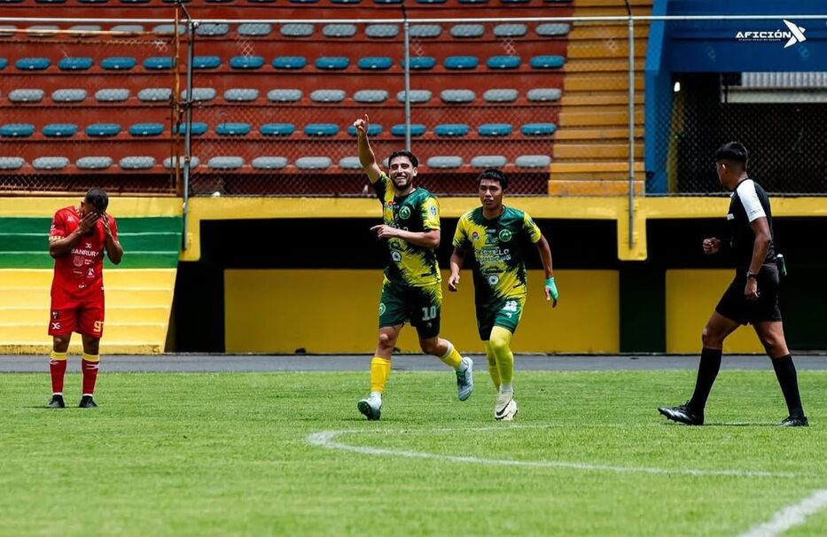Guzmán Díaz jugando en Huehuetecos de Guatemala. Foto: Afición / Instagram @diazscarone