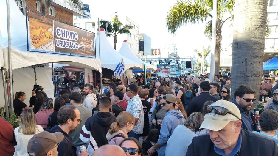 El chivito nació por casualidad y ahora tiene su primera Fiesta Nacional en Punta del Este