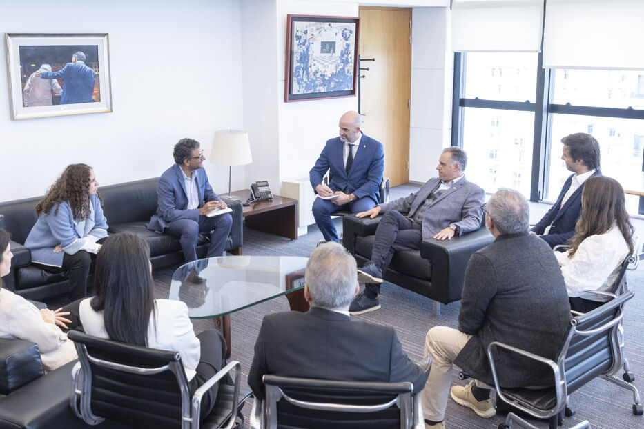 Presidente Orsi se reunió con directivo de Google y abordó el uso de la IA en la educación