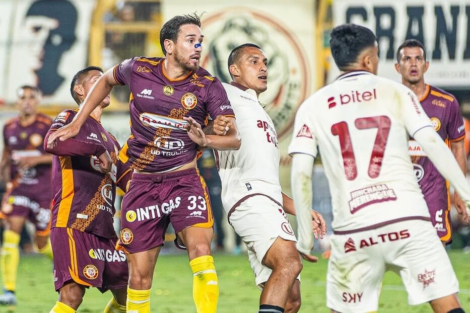 Carlos Pimienta jugando en Los Chankas de Perú. Foto: Instagram @carlos.pimientaaa