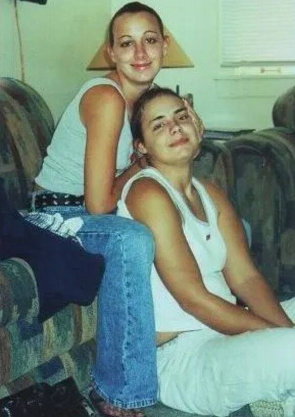 Stacy y Cassandra.