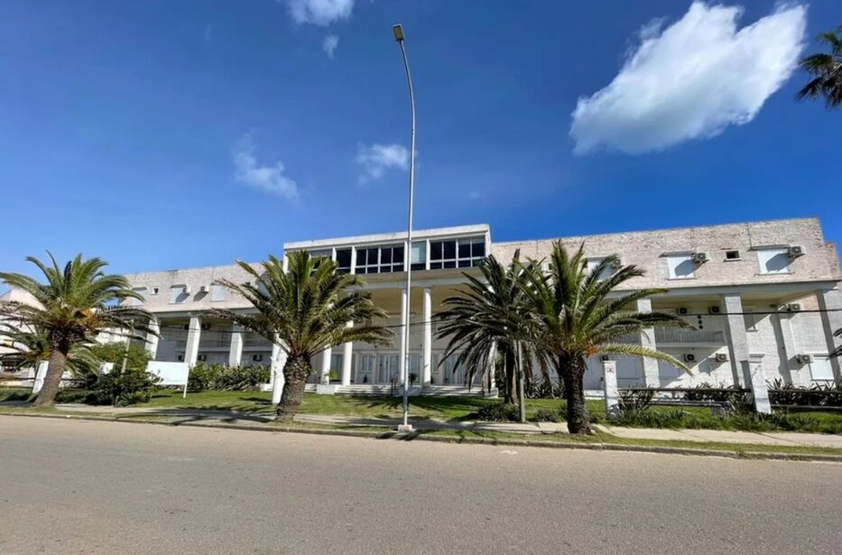 Un trozo de historia: se vende en remate judicial histórico hotel de la costa de Rocha