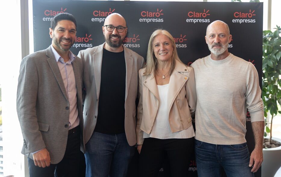 Pedro Sierra, Alan Descoins, Verónica Rudolph y Estanislao Bachrach. Foto: cedida a Montevideo Portal