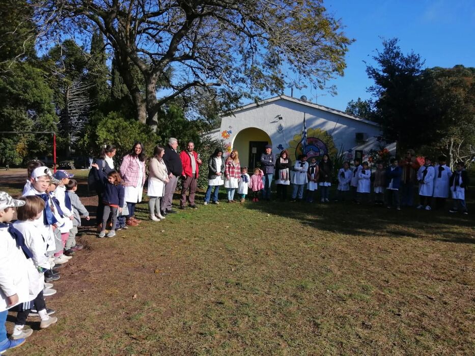 Actividad en una escuela rural de Lavalleja.